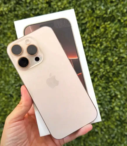 iPhone 16 Pro Max 256 GB - Titânio Deserto (Dourado)