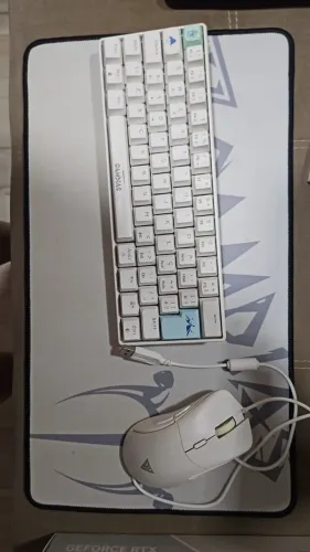 Kit mouse, teclado mecanico e mouse pad gamdias hermes e4 branco rgb
