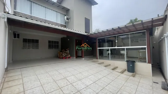 Casa à venda em Colina de Laranjeiras - Serra/ES