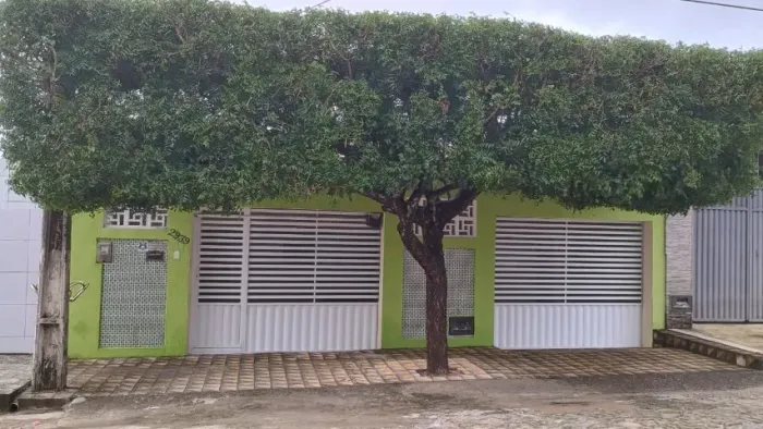 ALUGA-SE CASA EM NEOPOLIS