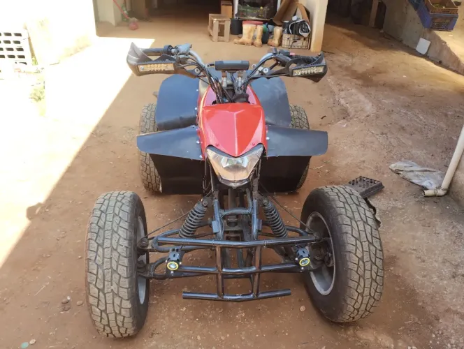 Vendo quadriciclo valor 8.000