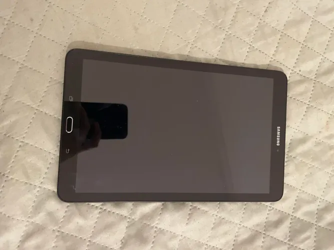 Tablet Samsung SM-T560