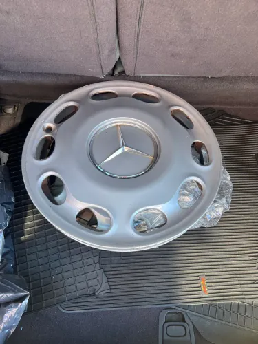 3 calotas originais do Mercedes A160