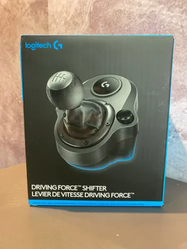 Logitech G Driving Force Shifter, um câmbio manual de 6 velocidades com marcha ré engatada