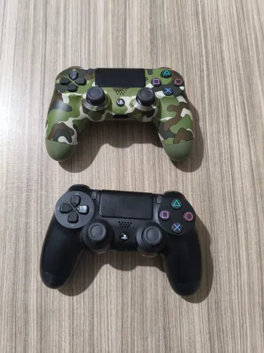 Vendo dois controles de ps4 original funcionando perfeitamente