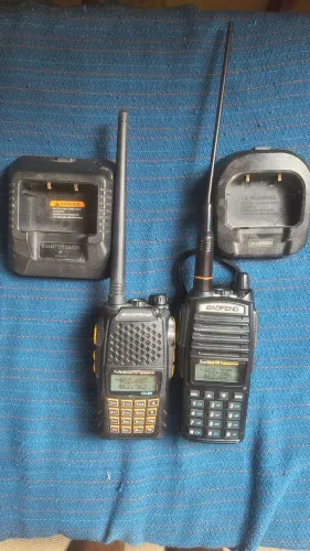 Vendo dois rádios Transmissores valor 200$ pra vender logo