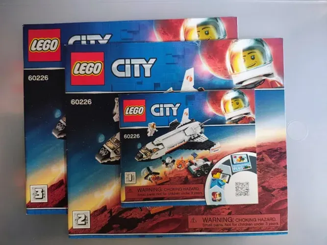 Lote LEGO City Espaço: 60226 Ônibus de Marte + 2x 60224 Satélite + Minifigs Extras