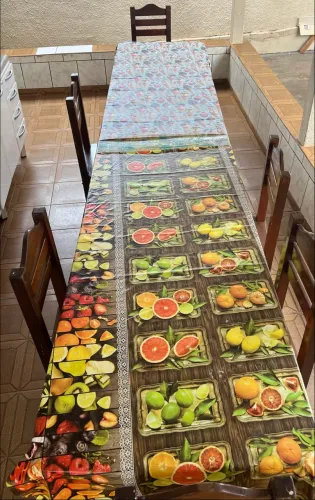 Vende - se mesa de jantar de 4 metros com 10 cadeiras! Madeira de gergelim