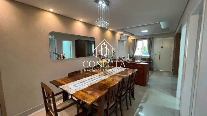Sobrado em condomínio disponível para venda com 194 m² e 5 quartos na Zona Sul