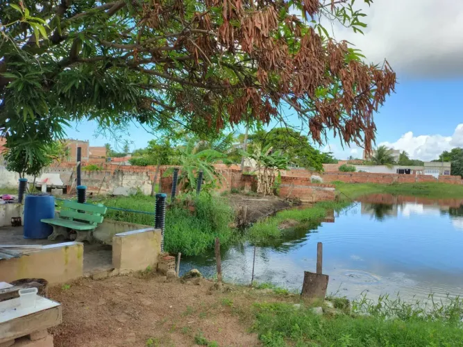 Casa no Robalo à Venda com 3 Residências Independentes e Garagem