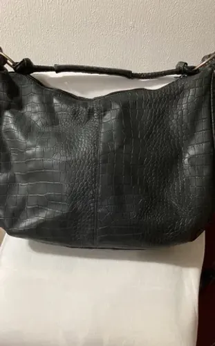 Vendo uma bolsa por 80 reais 