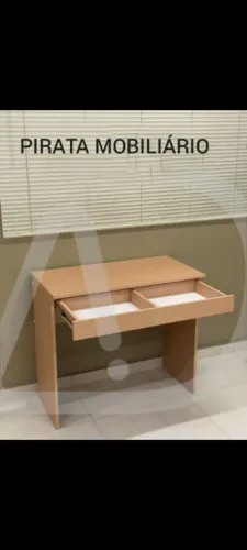 Escrivaninha  com gavetão 