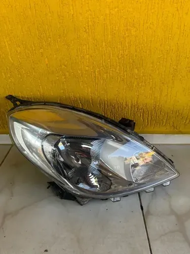 Farol Nissan March 2011/2012/2013/2014