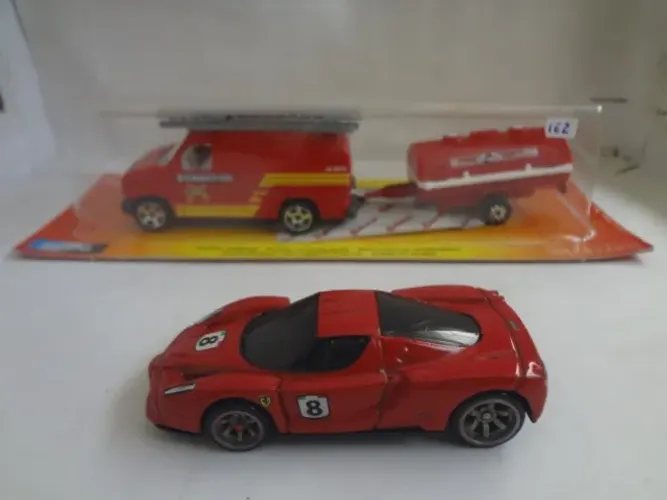 Miniaturas de Ferrari e Majorette - 17jcd