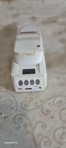 Rádio AM/FM com leitor de cartão SD e entrada auxiliar não sei se funciona