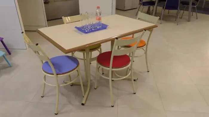 Mesa de cozinha com 4 cadeiras