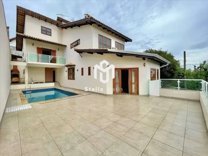 Casa em Condomínio em Carapicuíba, no bairro Terras do Madeira, à venda.