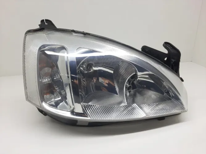 Farol Chevrolet Corsa 2012 lado direito 