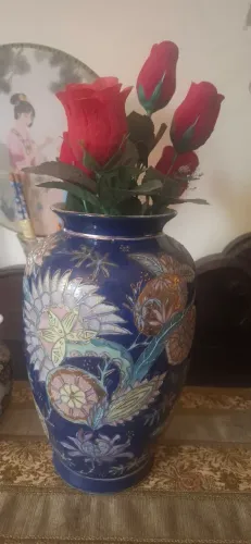 Vaso decorativo azul com flores