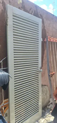 Porta de madeira pau darco + portao porta 250,00 portao 350