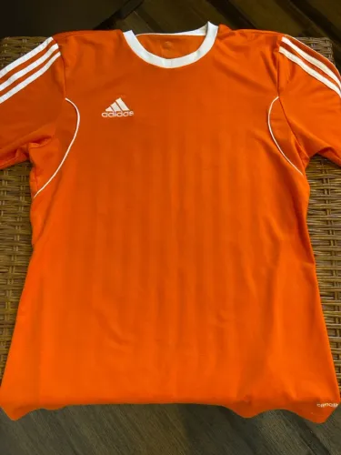 Camisa Adidas Laranja - Conforto e Estilo