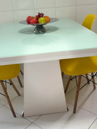 Mesa com 4 cadeiras