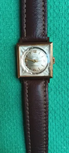 Relógio feminino de pulso Mondaine.15:38