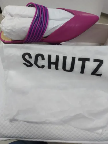 Sandália Schutz Rosa com Detalhes em Roxo