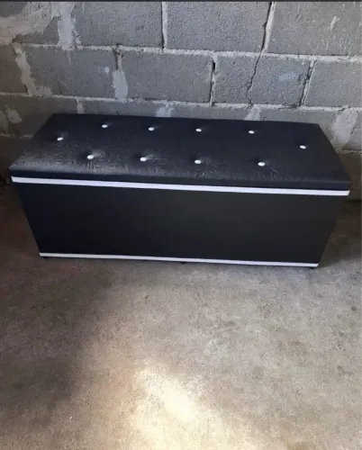 Baú Puff Preto com Detalhes em Branco novos 
