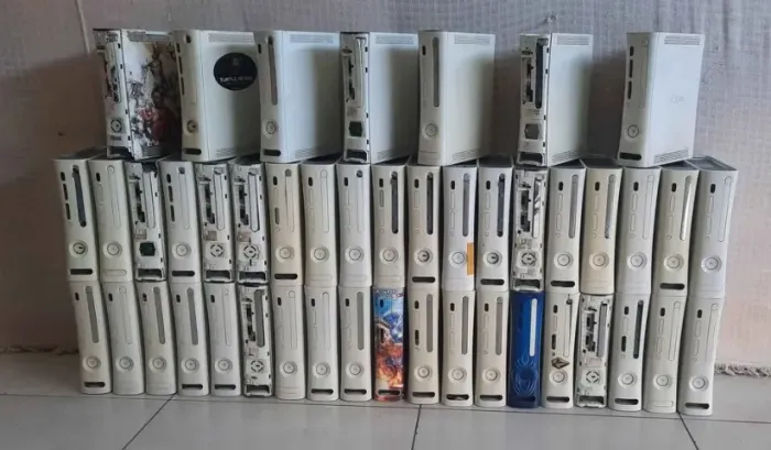 box 360 Lote de 45 alguns ligam e dão imagem e outros com luz vermelha detalhes na descriç