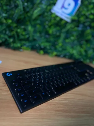 Teclado Mecânico Gamer Sem Fio Logitech G915 X Tkl- Preto semi novo 2 mes de uso