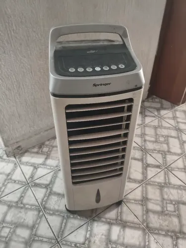 climatizador e umidificador de ar Springer modelo SCAFRB1, funcionando perfeitamente