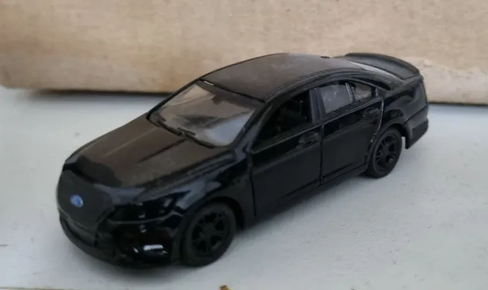 Carro do filme MiB, homens de preto esc. 1;64.