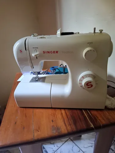 Máquina de costura SINGER