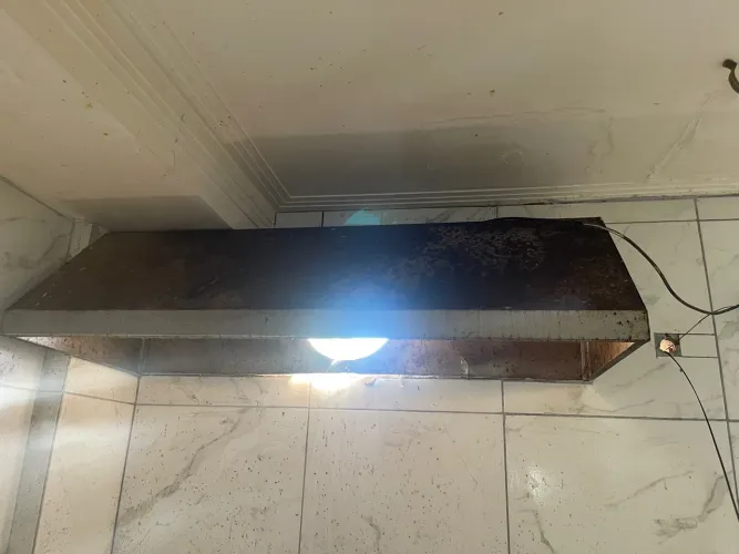 Coifa inox, apenas suja 