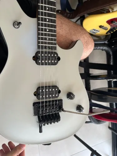 Guitarra Fender EVH Wolfgang Special MIM
