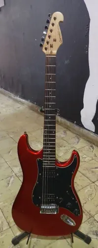 Guitarra Giannini strato na Musical Brother
