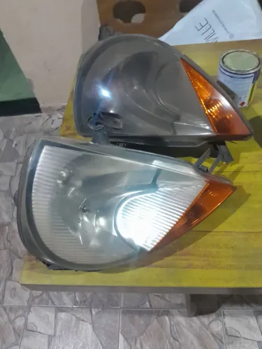 Faróis do ford ka