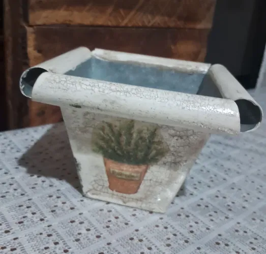 Vaso decorativo  de aço 