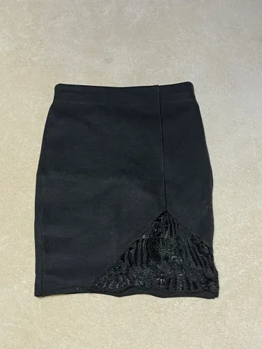 Saia Preta com Detalhe em Renda John John