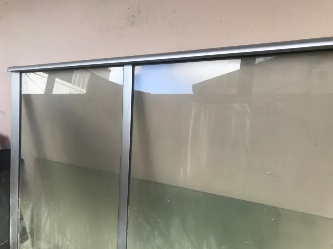 Porta de Vidro de Correr ( Sem trilho e sem fechadura)