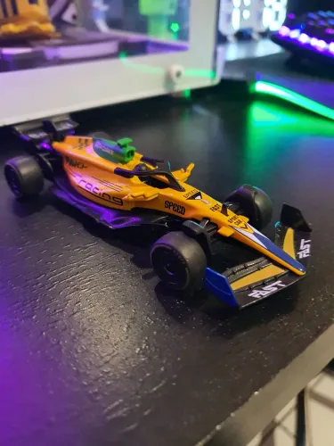 Miniatura f1 escala 1.32 com pneus de borracha e fricção