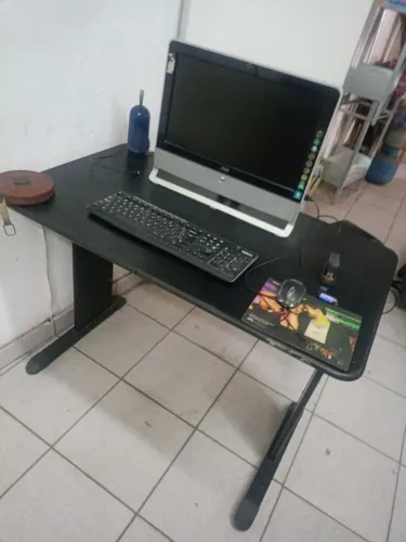 Escrivaninha semi-nova