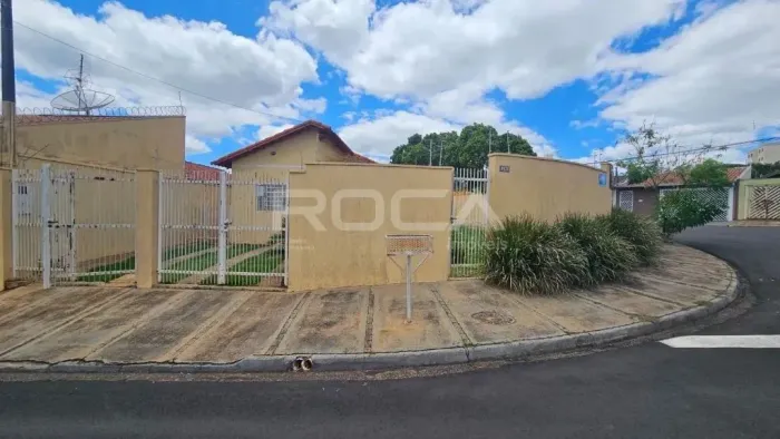 Casa padrão de 3 dormitórios com garagem para 5 carros em Americo Alves Margarido, São Car