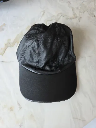 Boné preto couro legítimo 