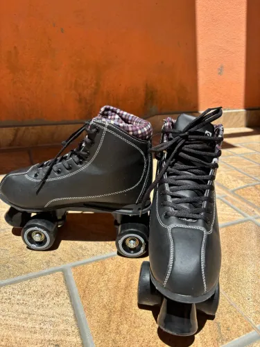 Patins Quad (4 rodas) Divoks Preto N.39