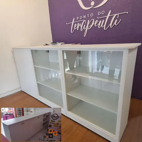 Balcão vitrine com porta de abrir