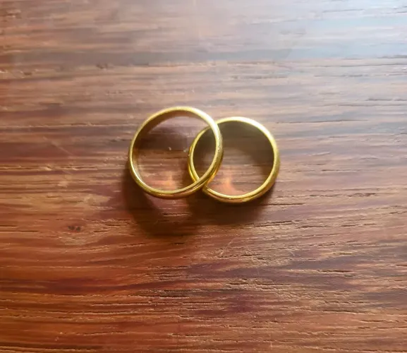 Vendo Par de Alianças Abauladas