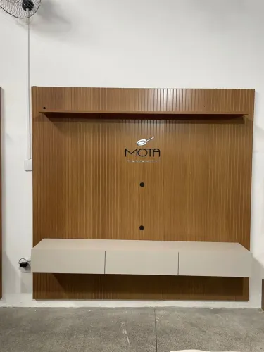 Painel suspenso P/tv até 75 polegadas 