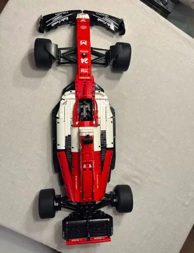 Kit de montar F1 Alfa Romeo 1768 Peças e 68cm (Compatível com Lego)